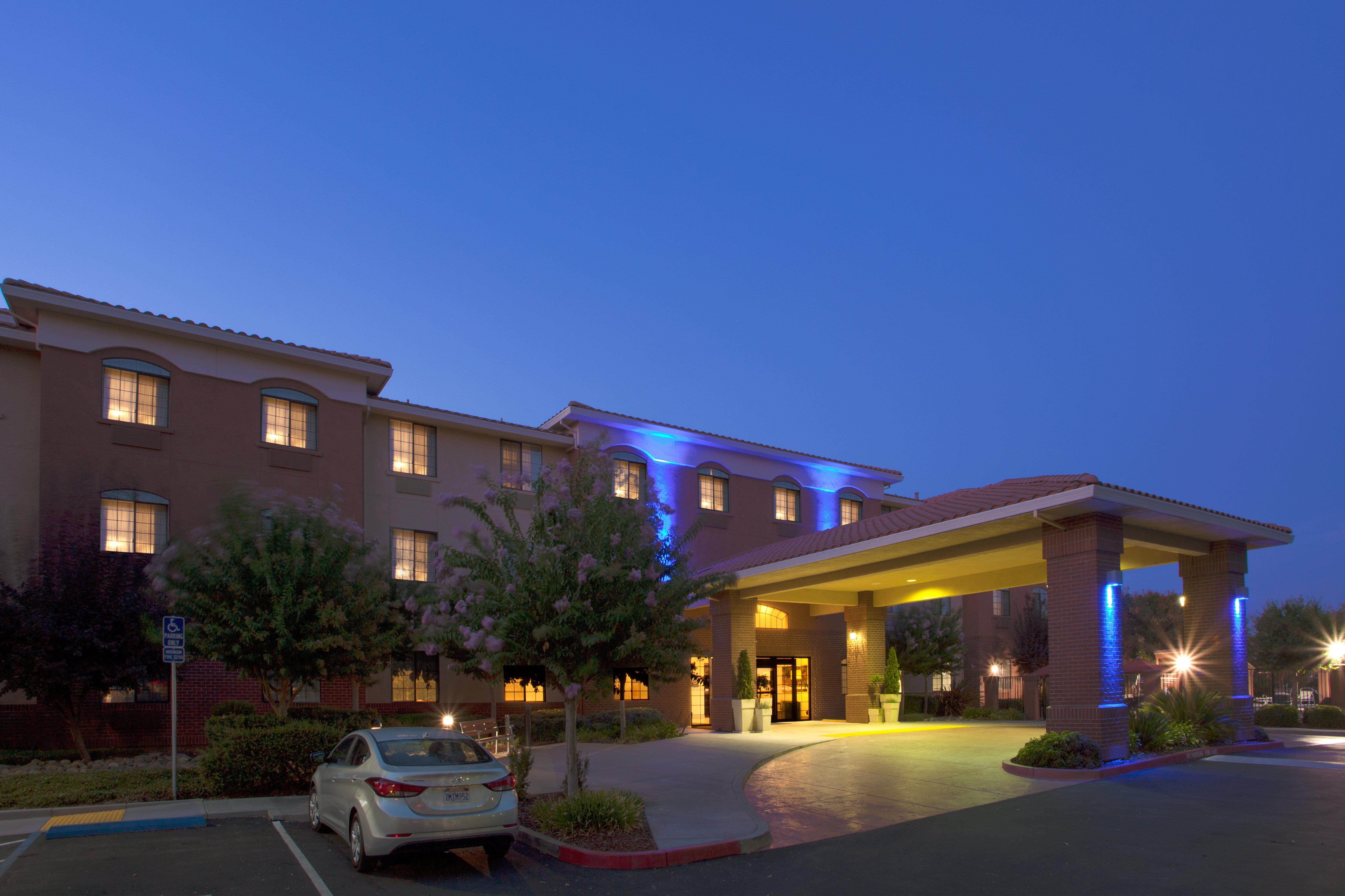 Holiday Inn Express Davis-University Area, An Ihg Hotel Exterior photo