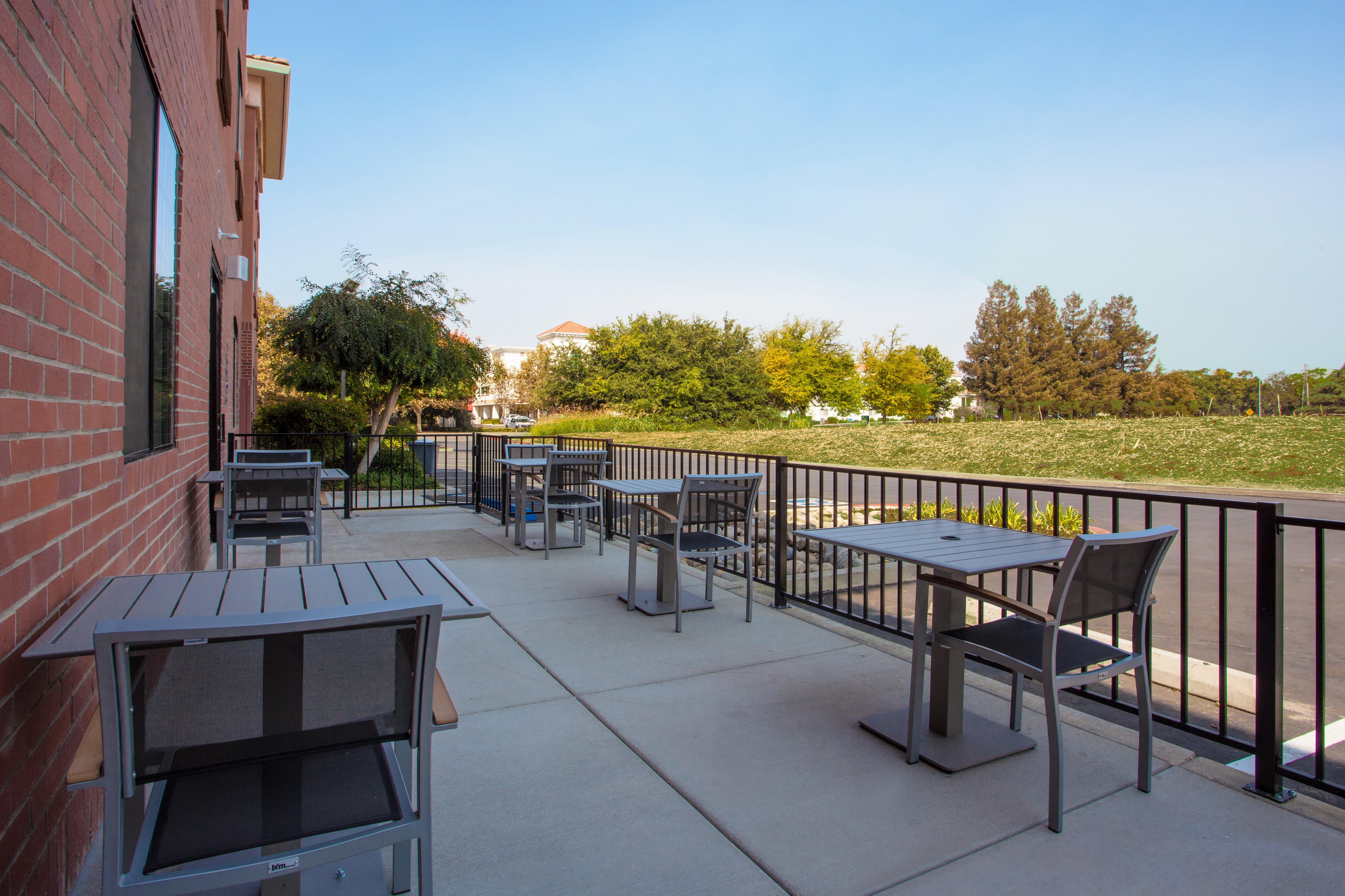 Holiday Inn Express Davis-University Area, An Ihg Hotel Exterior photo